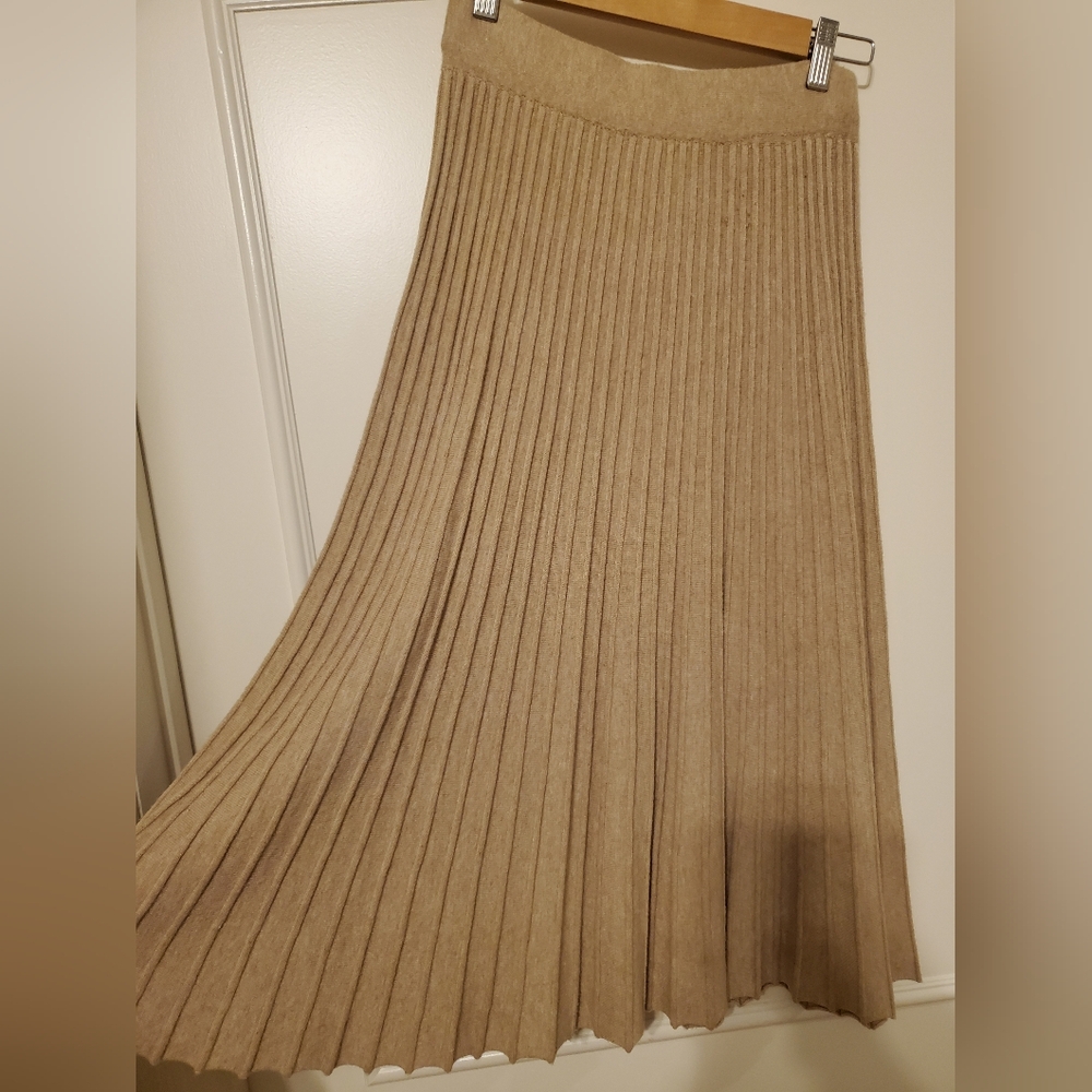 Elegant Khaki Pleated Skirt